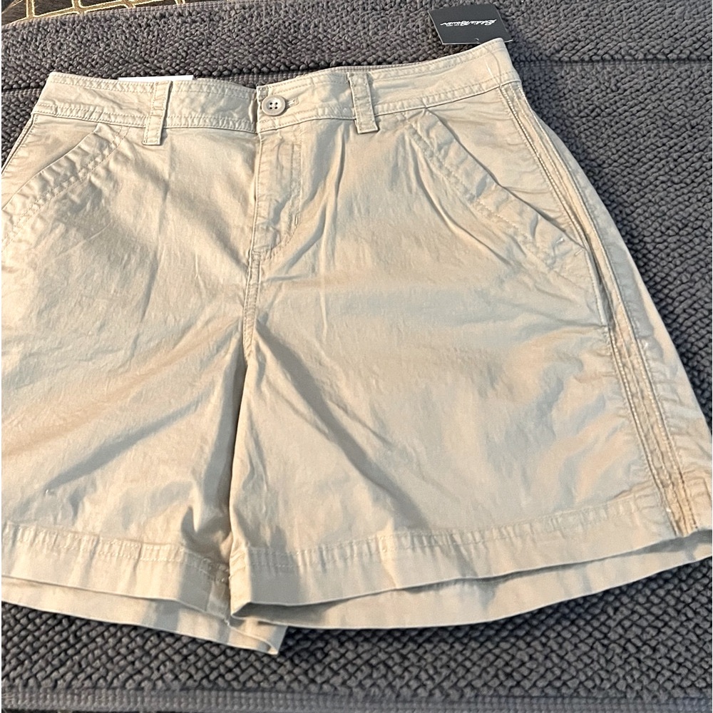 NEW WITH TAGS, Eddie Bauer tan shorts, Size 8, Retail $39.99 - Picture 1 of 4